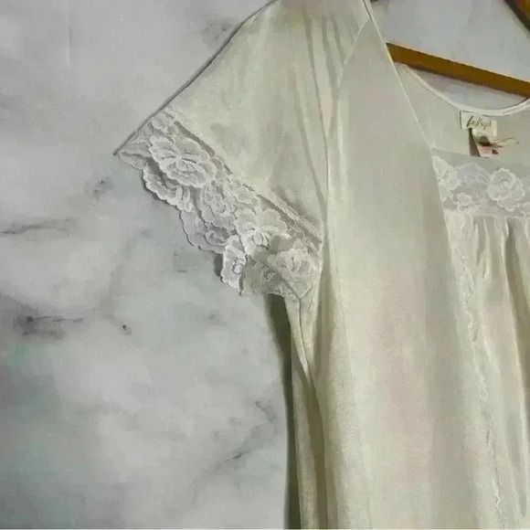LeVoy’s Vintage Lingerie Gown - Picture 4 of 9